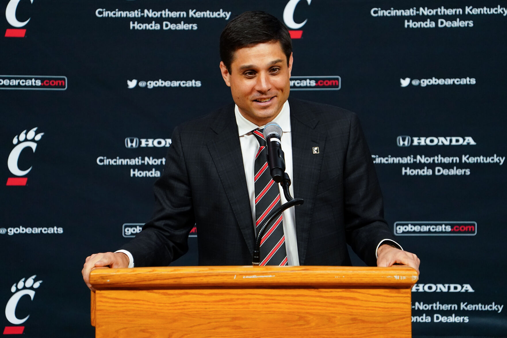 Wes Miller Cincinnati basketball coach, April 16